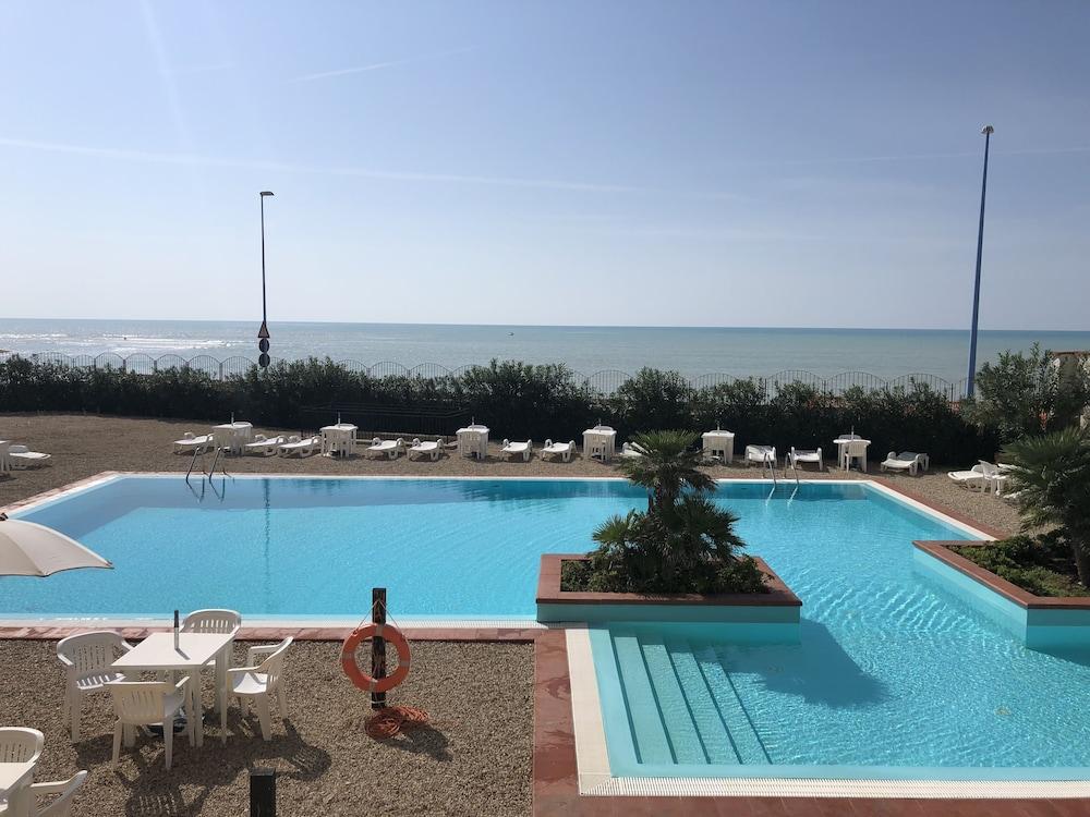 Residence Hotel Antica Perla Сан Леоне Екстериор снимка